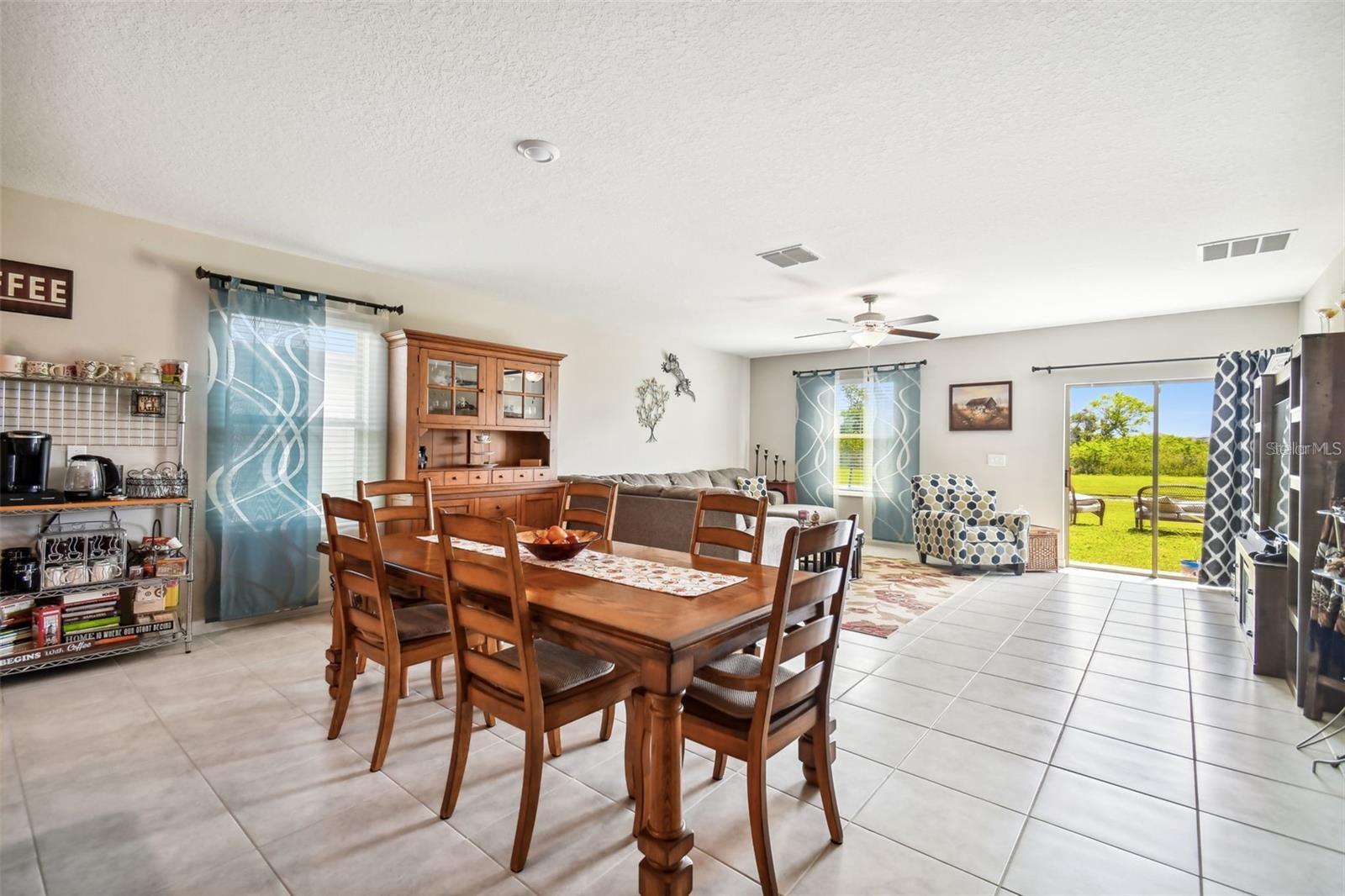 Listing photo id 8 for 7021 King Creek Drive