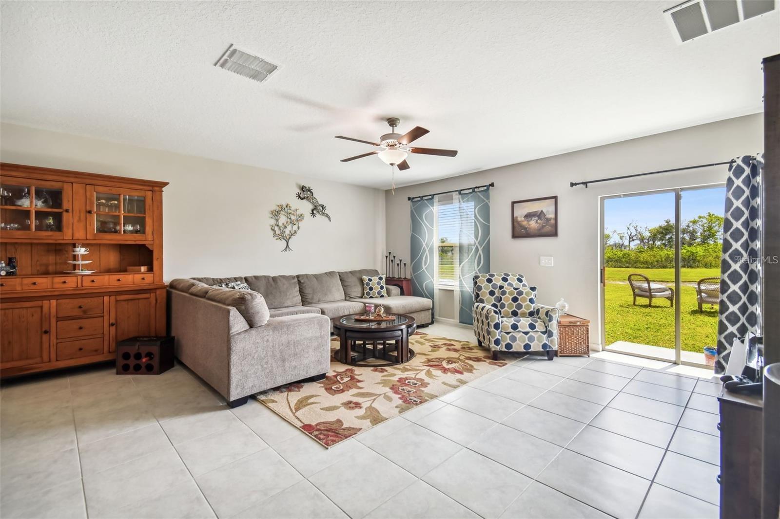 Listing photo id 11 for 7021 King Creek Drive