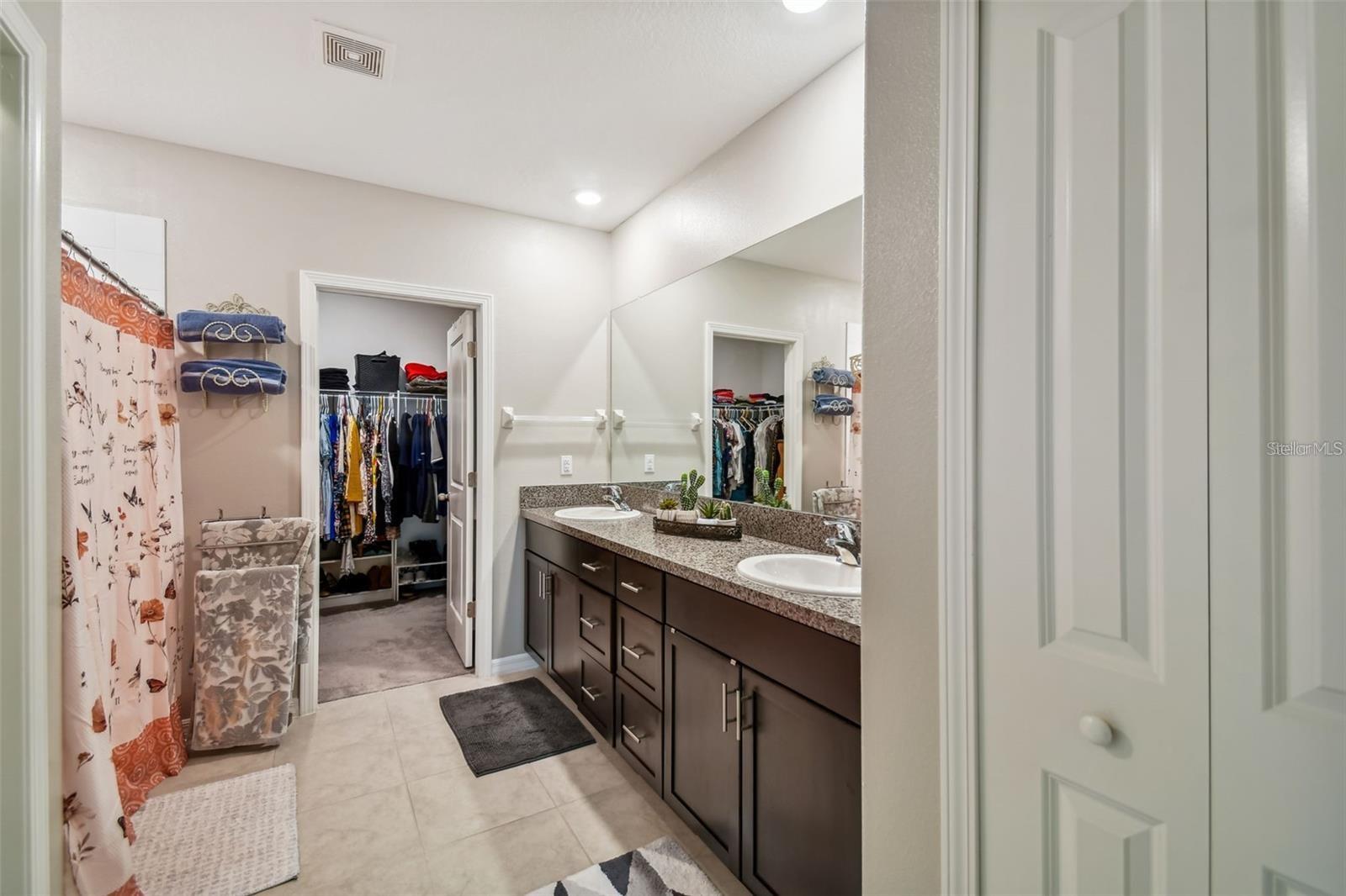 Listing photo id 15 for 7021 King Creek Drive