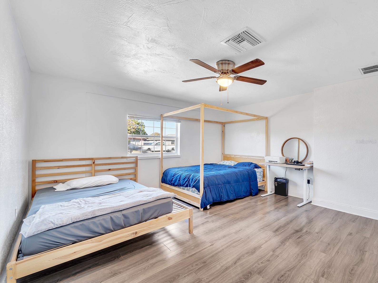 Image 17 of 40 For 7210 Embassy Boulevard