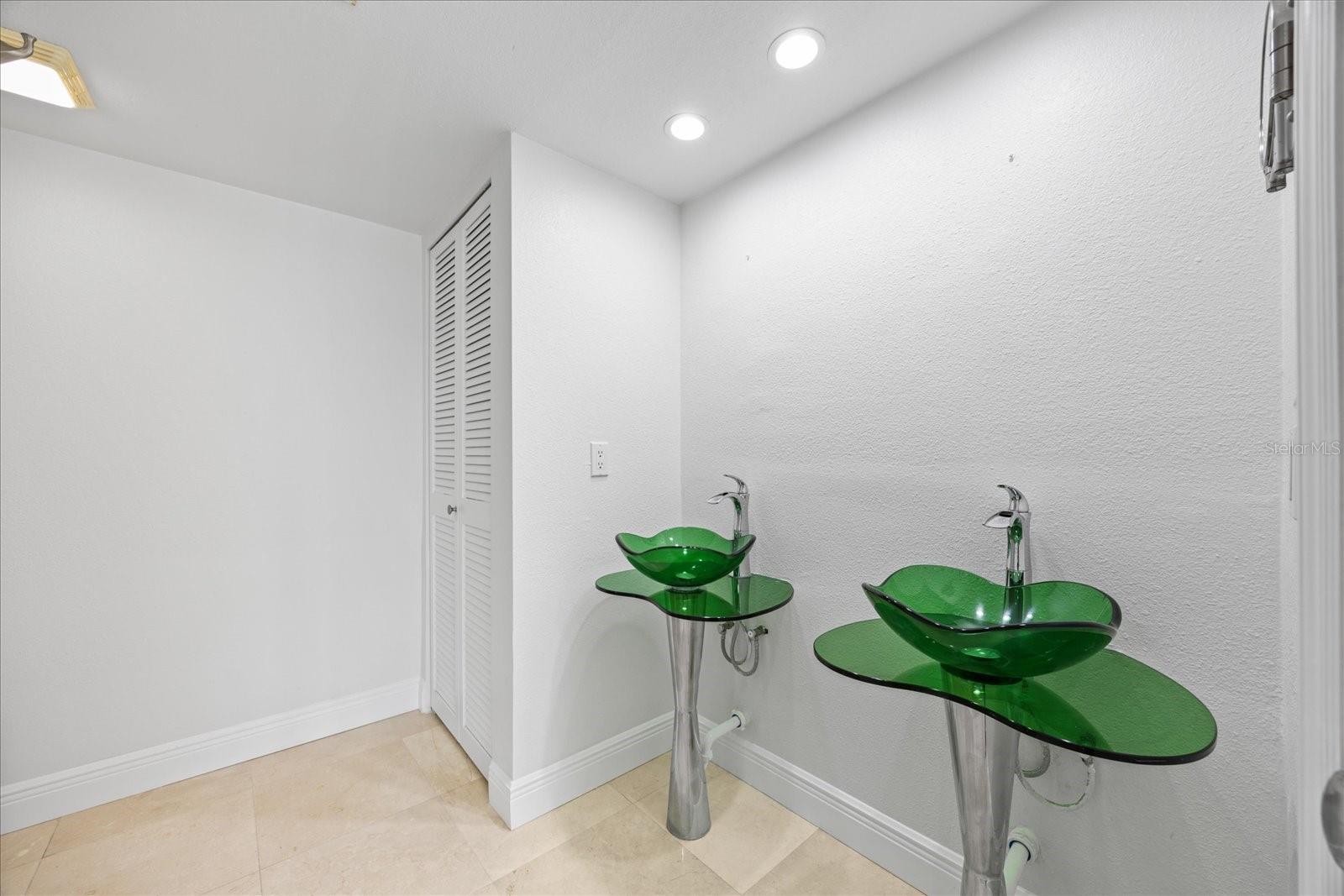 Image 20 of 50 For 100 Oakmont Lane 101