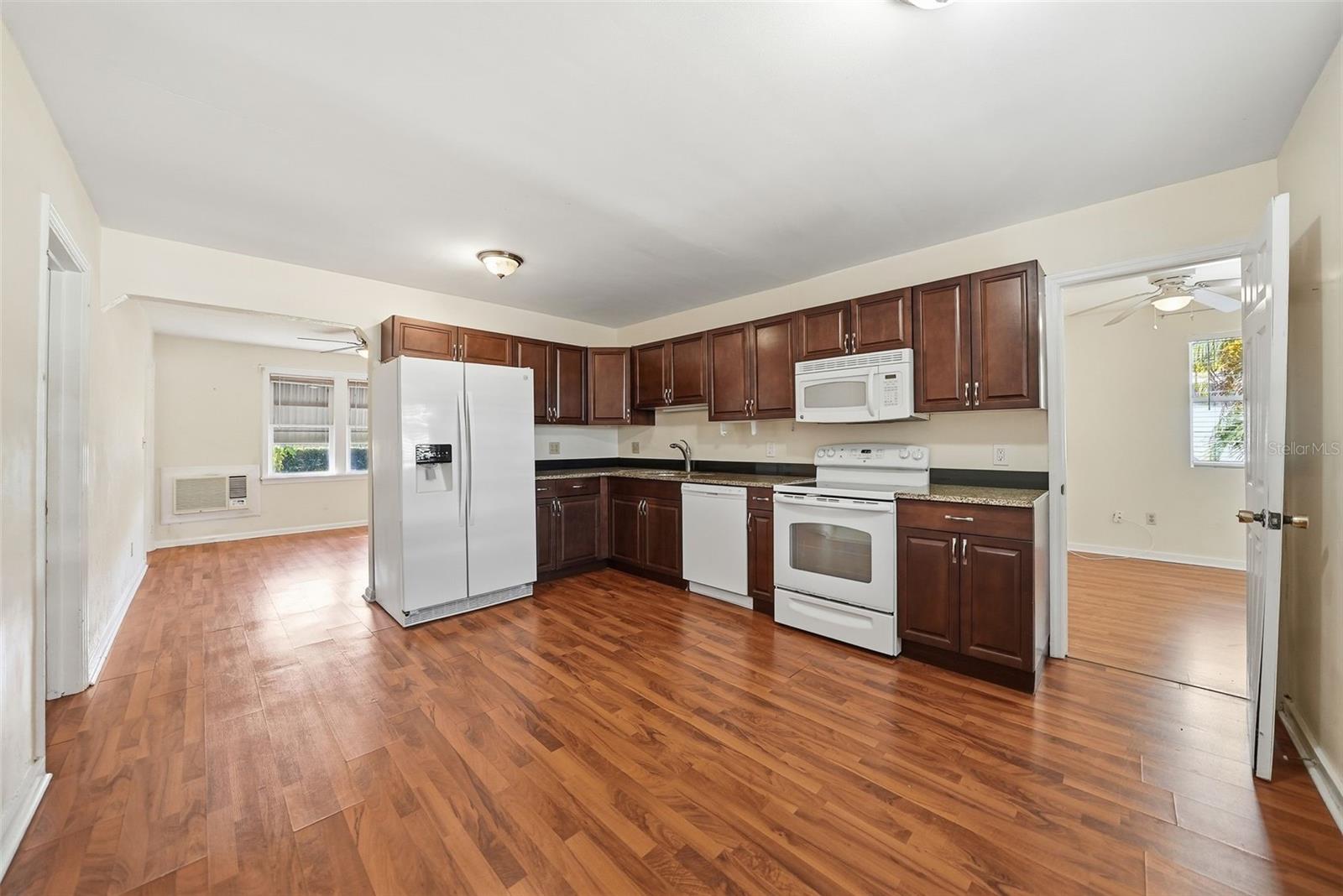 Image 12 of 35 For 533 38th Avenue N