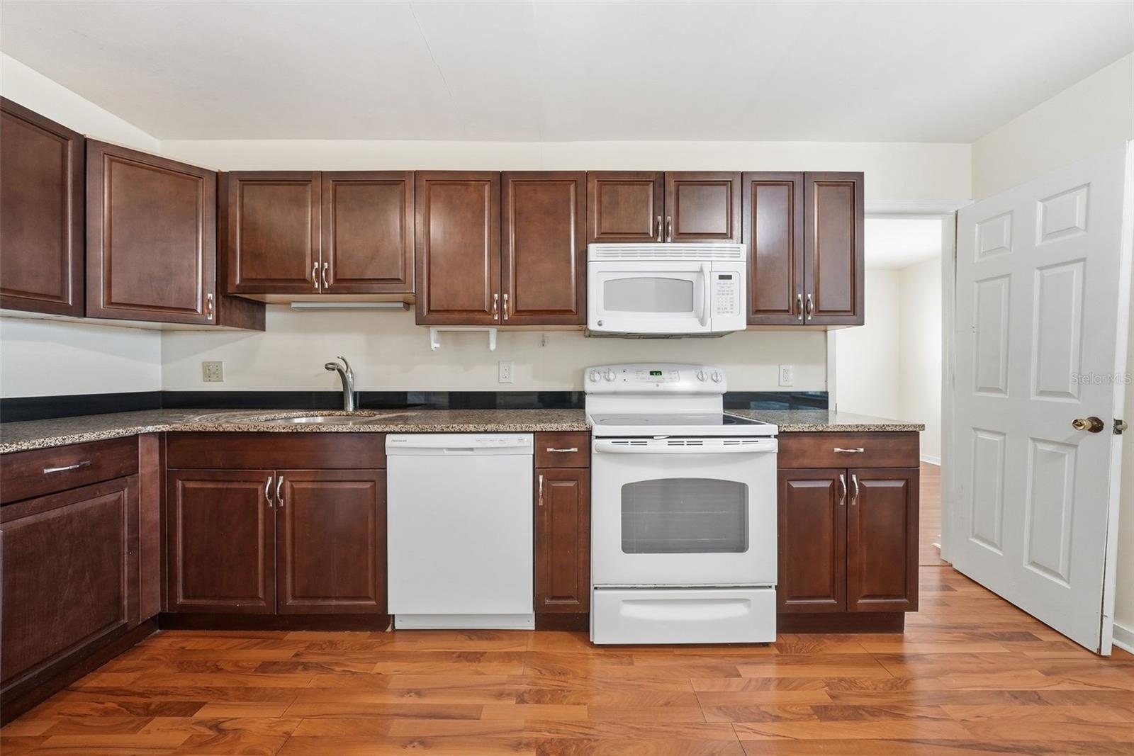 Image 14 of 35 For 533 38th Avenue N