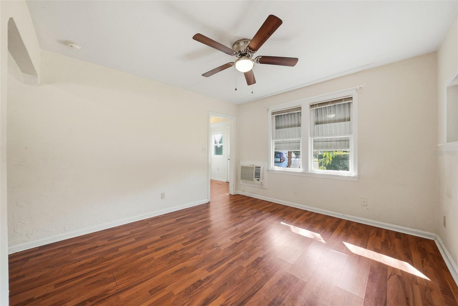 Image 15 of 35 For 533 38th Avenue N