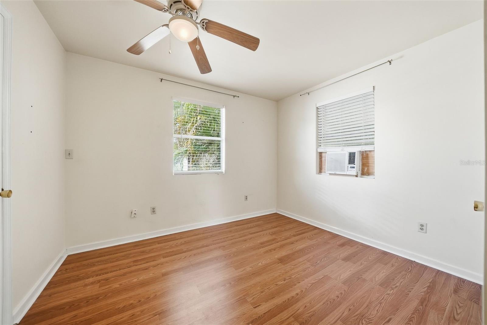 Image 16 of 35 For 533 38th Avenue N