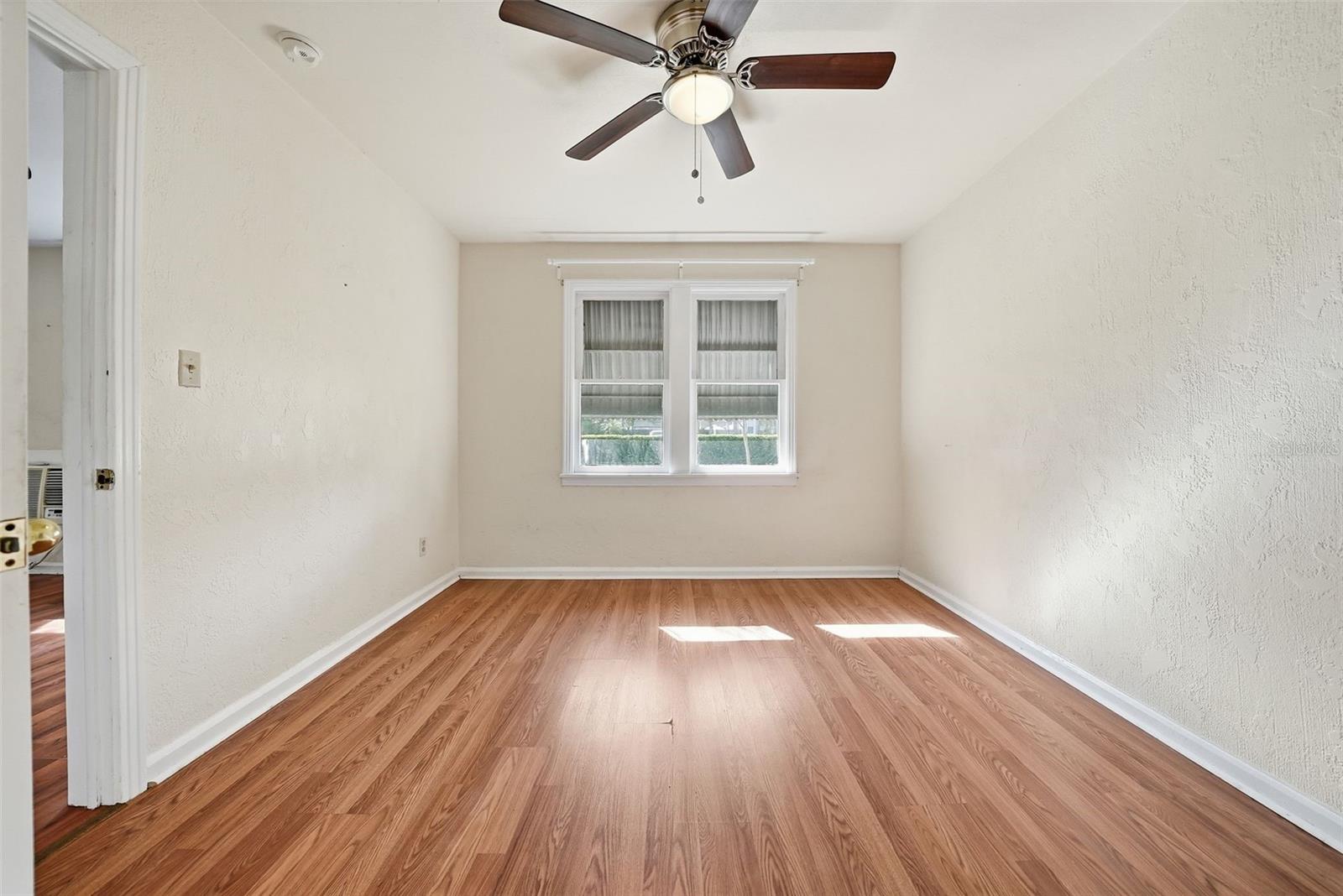 Image 18 of 35 For 533 38th Avenue N