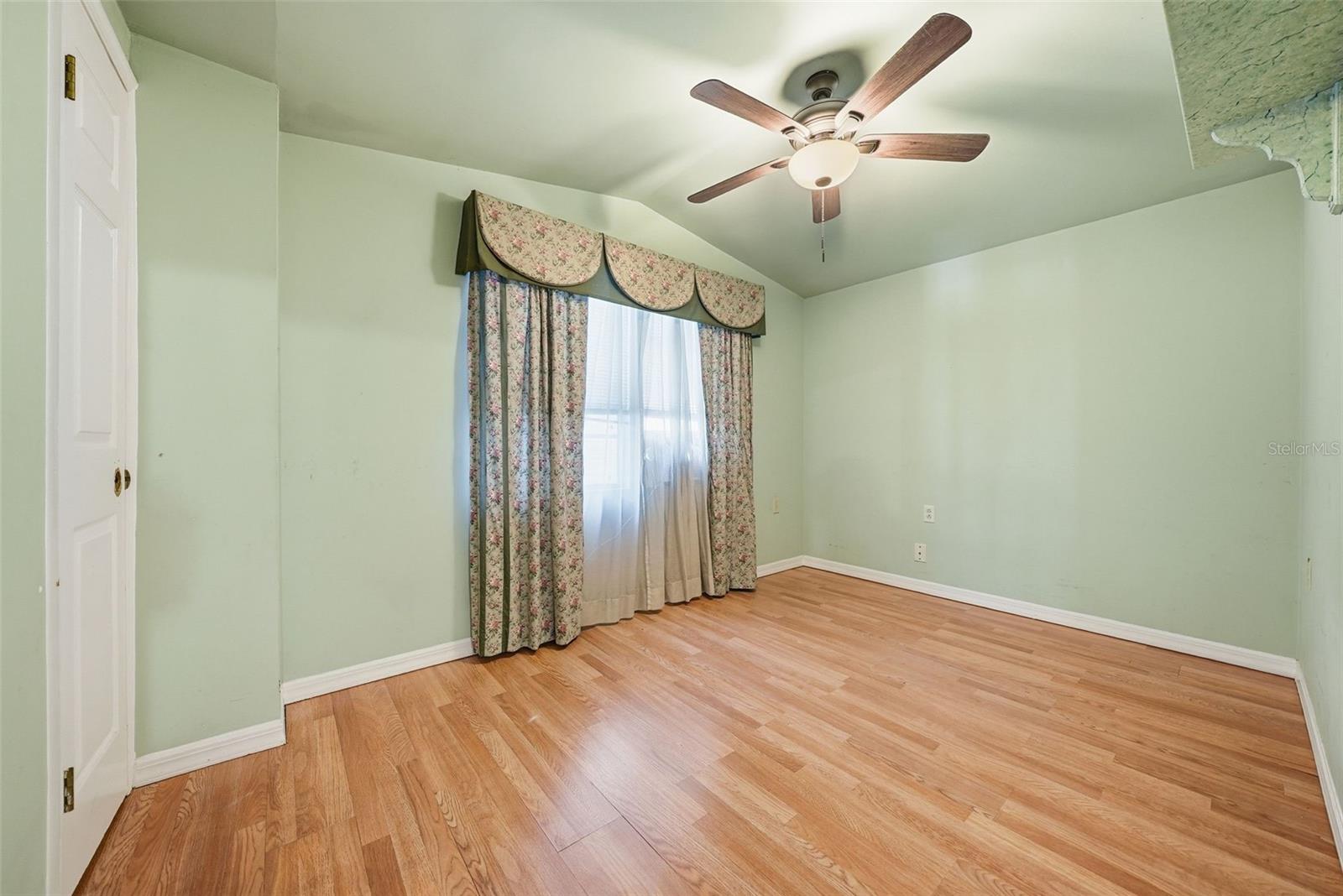 Image 20 of 35 For 533 38th Avenue N