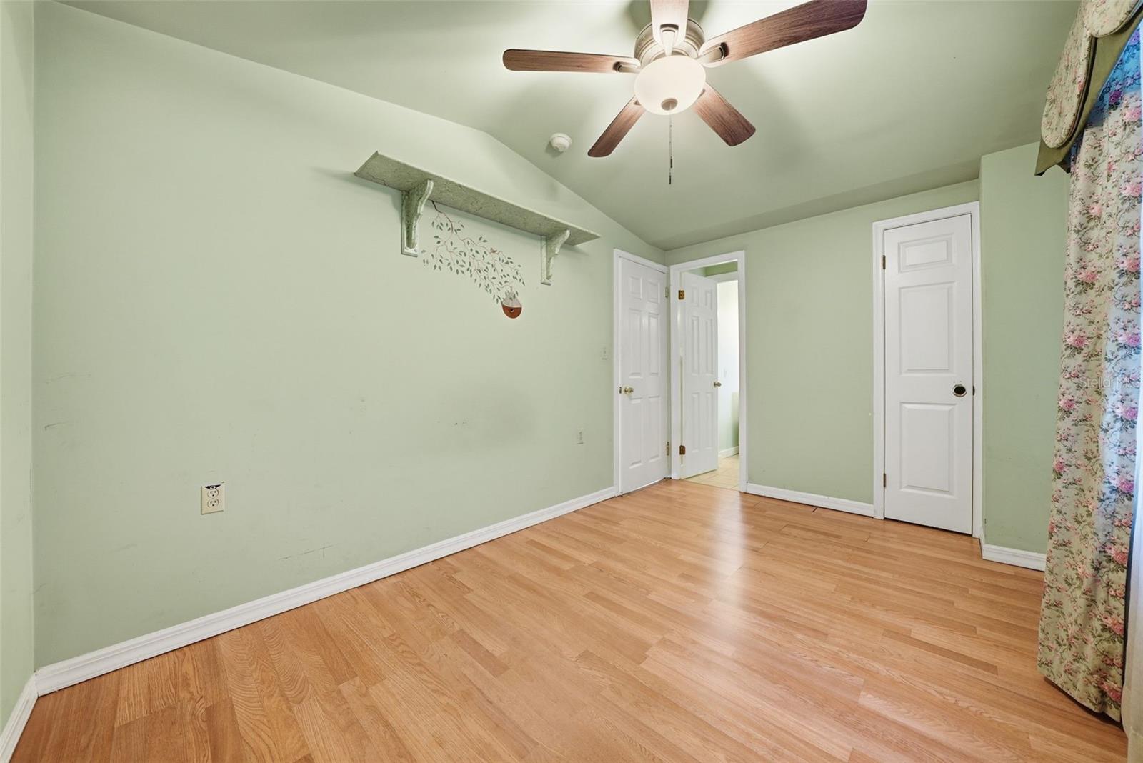 Image 21 of 35 For 533 38th Avenue N