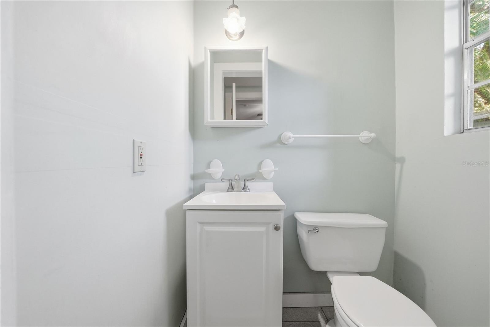 Image 24 of 35 For 533 38th Avenue N