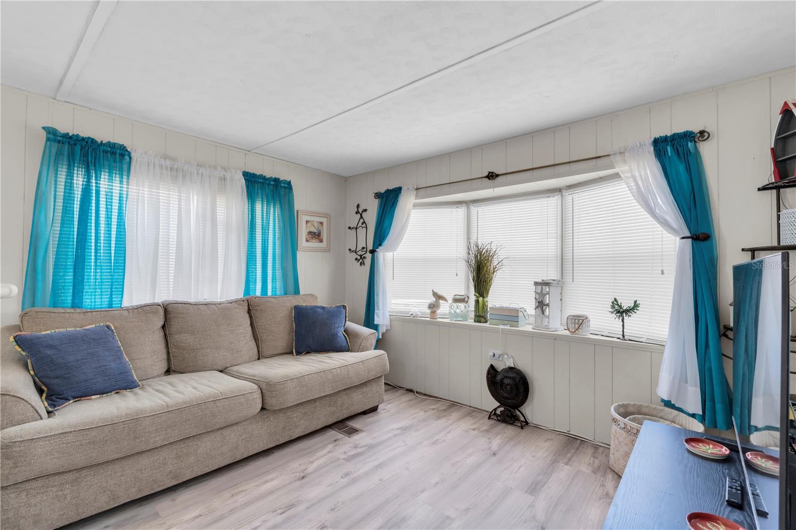 Image 5 of 35 For 7801 34th Avenue N 27