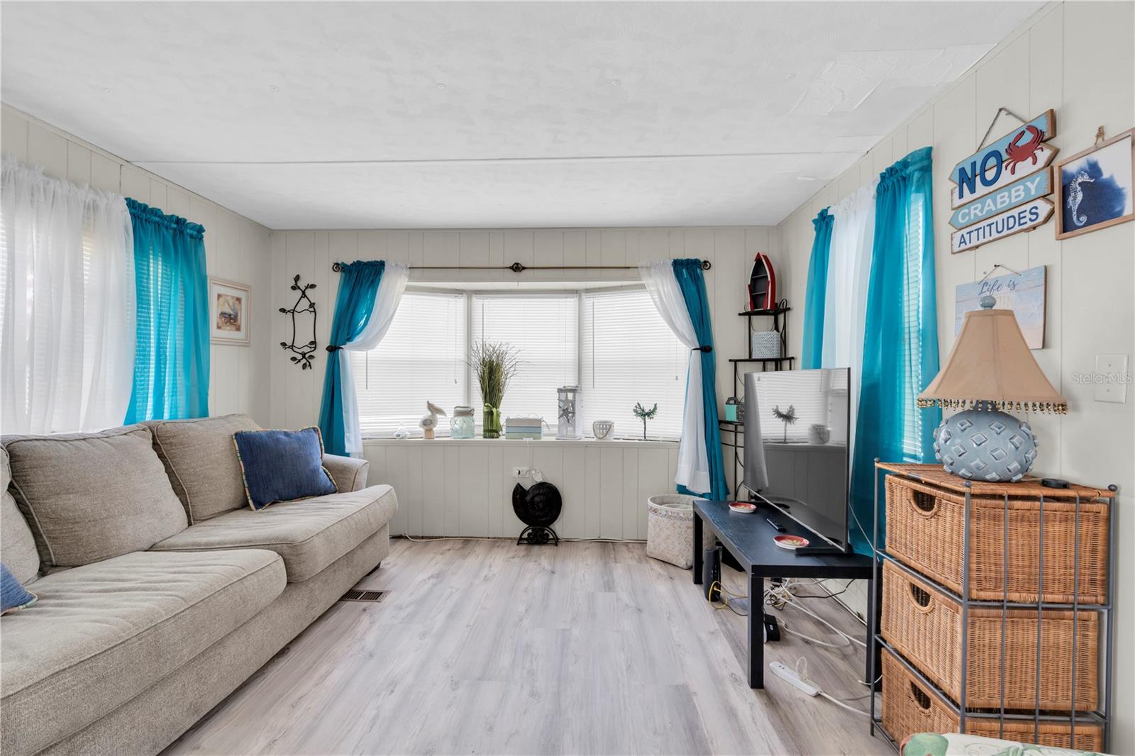 Image 6 of 35 For 7801 34th Avenue N 27