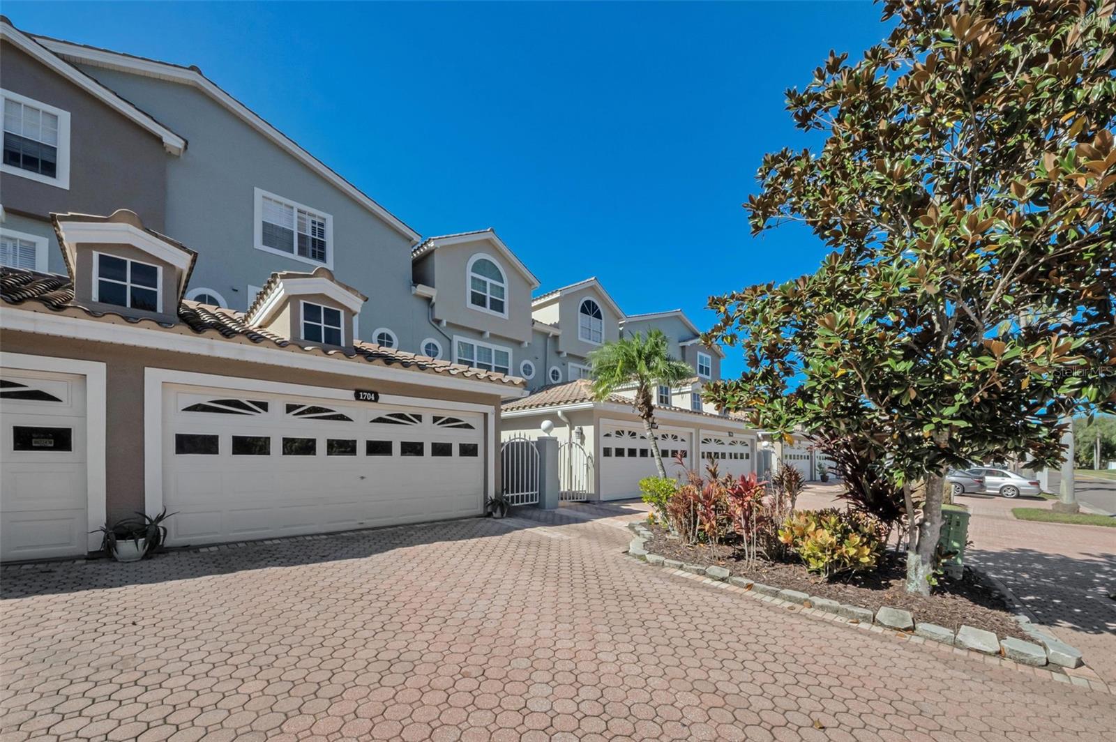 Image 4 of 79 For 1704 Lago Vista Boulevard