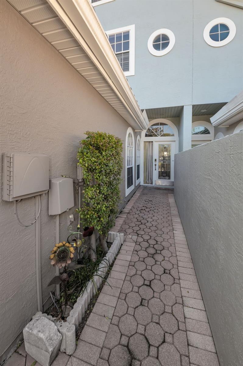 Image 6 of 79 For 1704 Lago Vista Boulevard