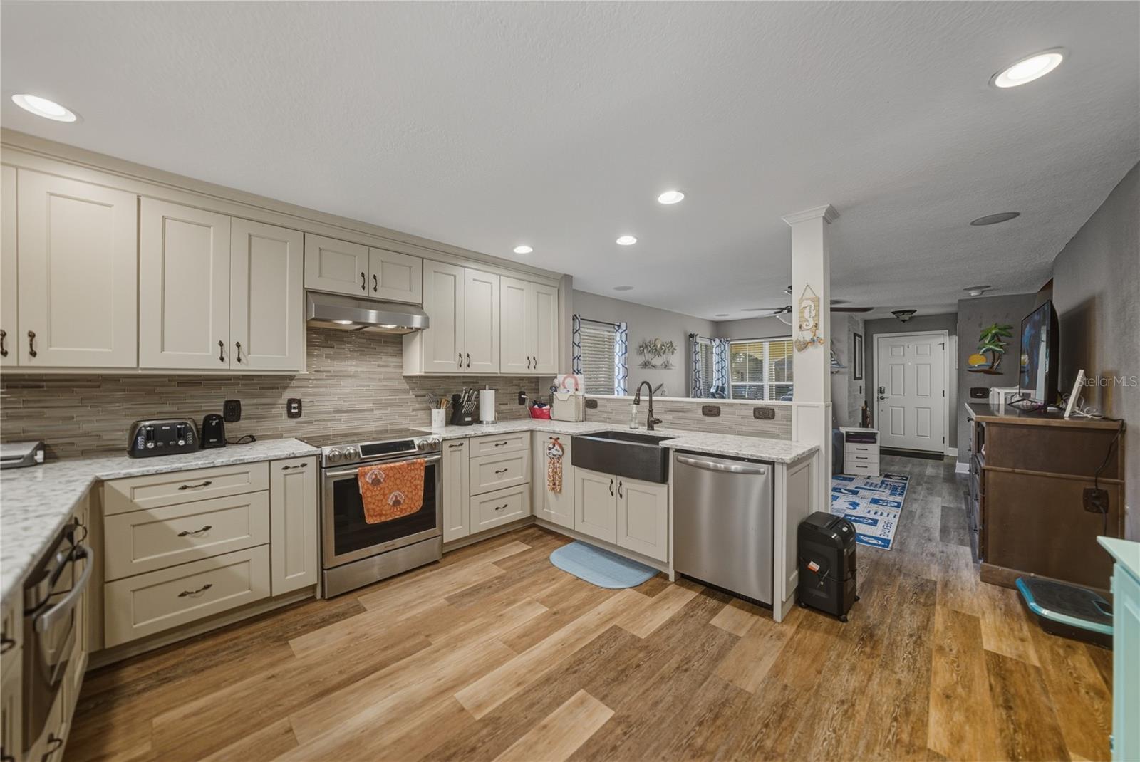 Image 16 of 38 For 10912 Johanna Avenue