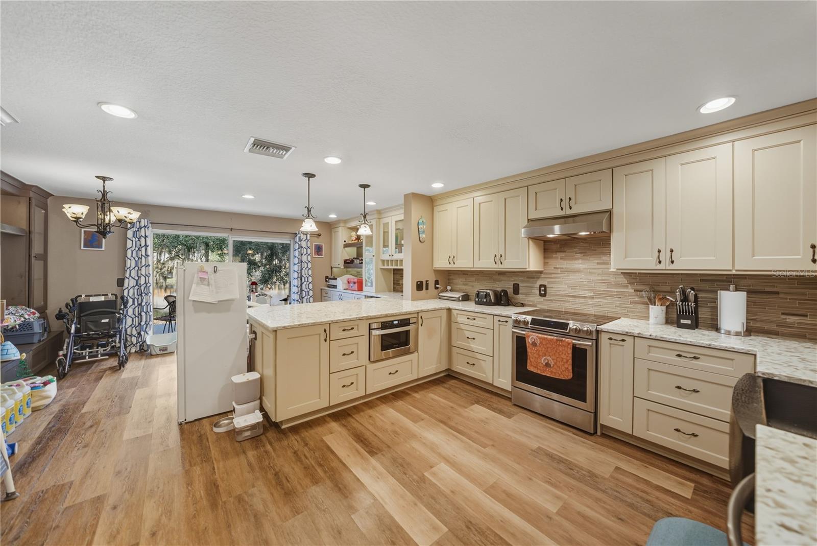 Image 17 of 38 For 10912 Johanna Avenue