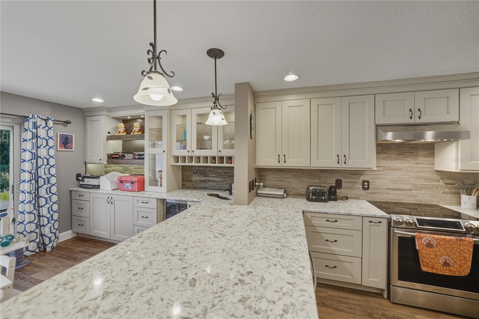 Image 18 of 38 For 10912 Johanna Avenue