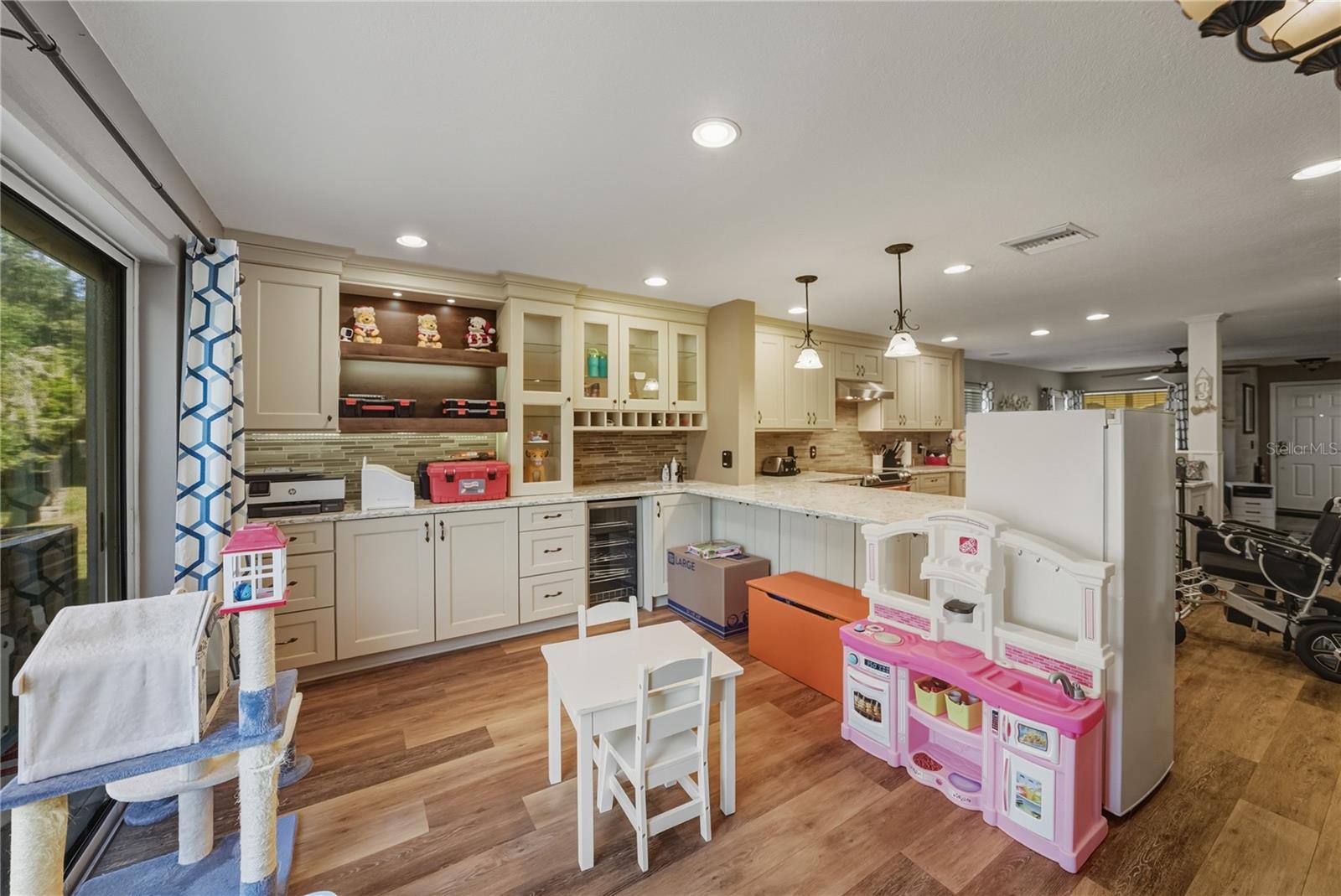 Image 21 of 38 For 10912 Johanna Avenue