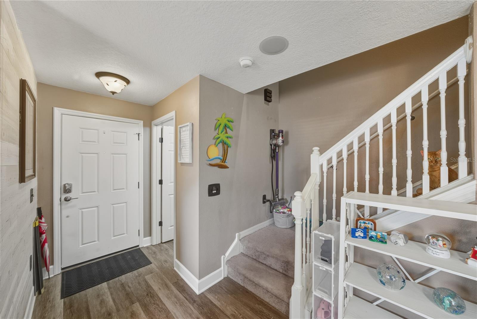 Image 9 of 38 For 10912 Johanna Avenue