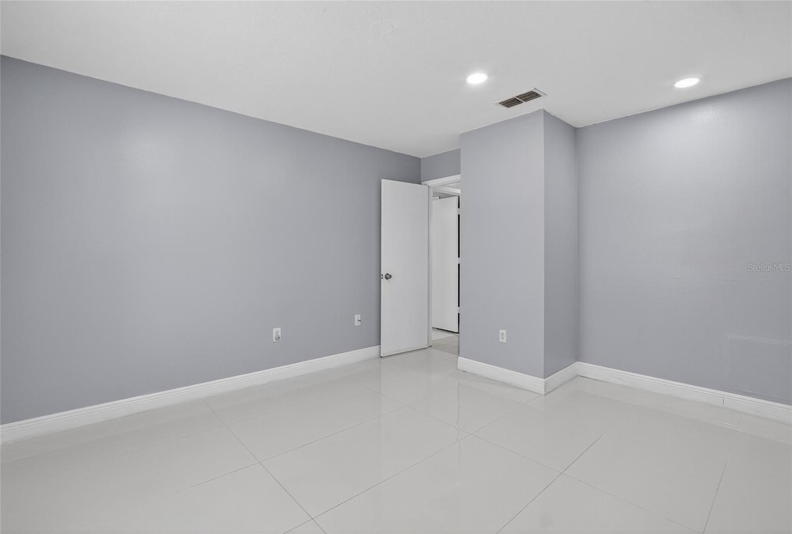 Image 32 of 40 For 10411 Brushfield Street