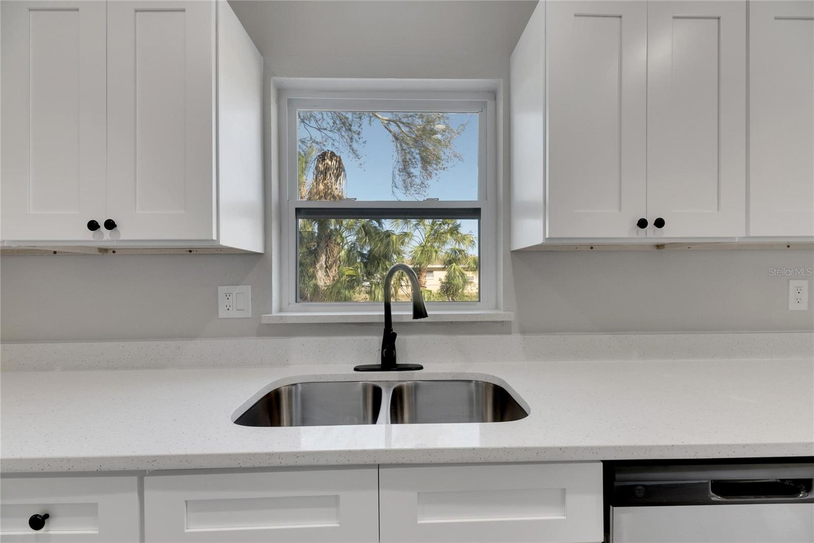 Image 24 of 73 For 527 Fox Run Trail