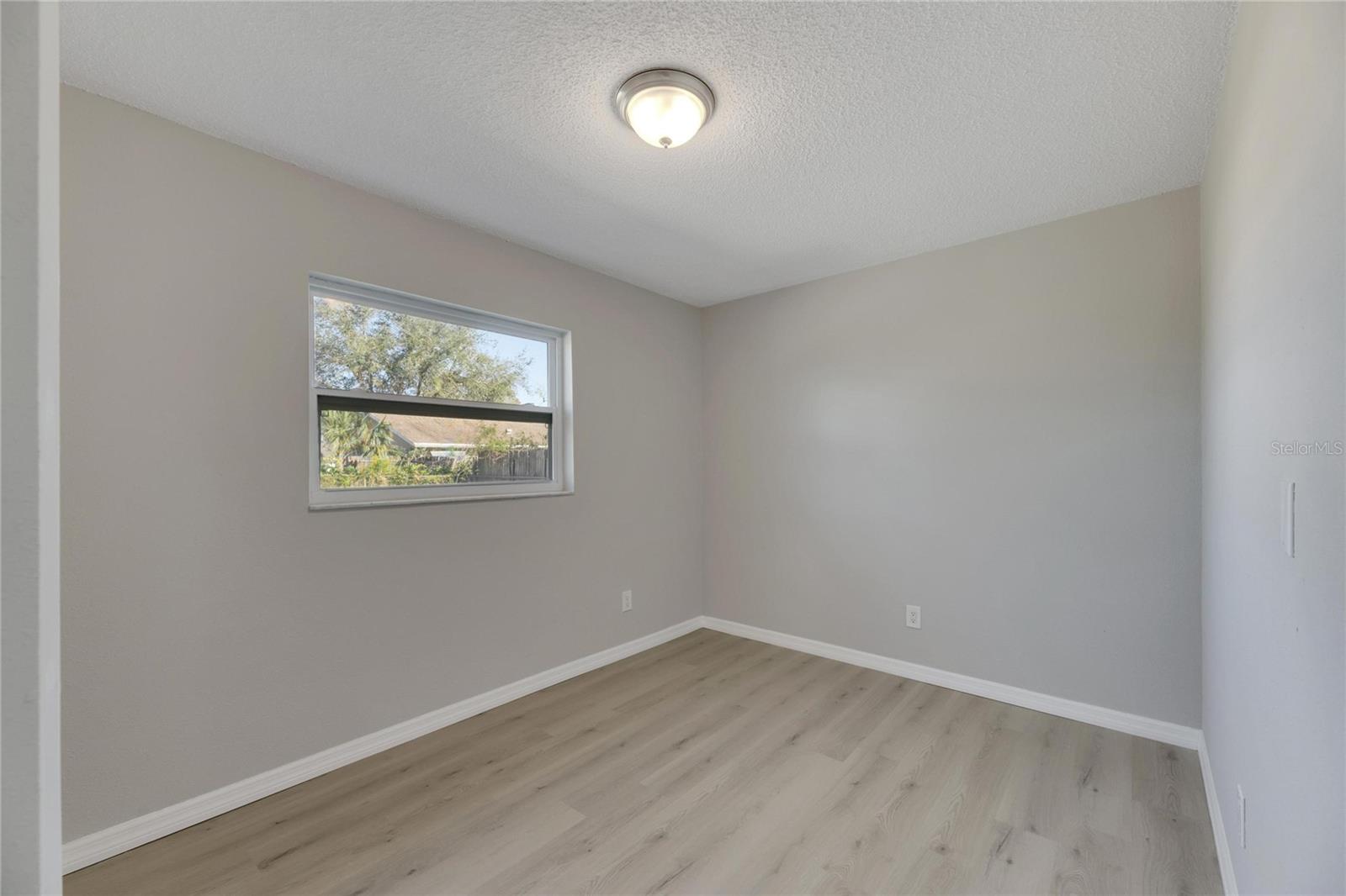 Image 31 of 73 For 527 Fox Run Trail