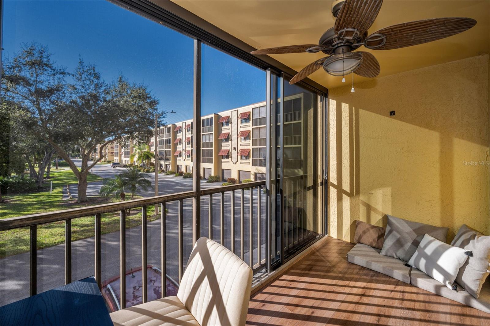 Image 19 of 65 For 5775 Park Street N 211