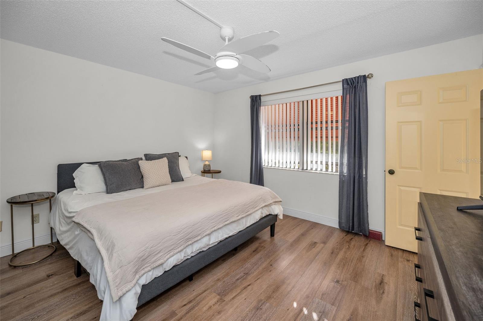 Image 23 of 65 For 5775 Park Street N 211