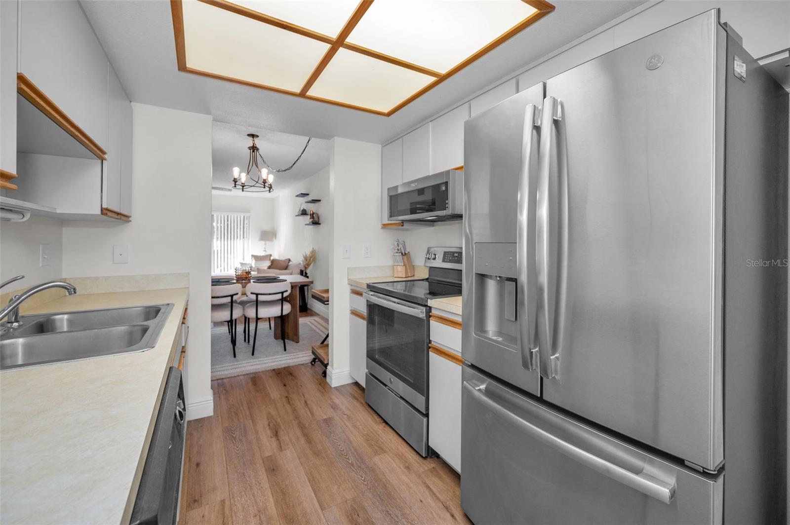 Image 3 of 65 For 5775 Park Street N 211