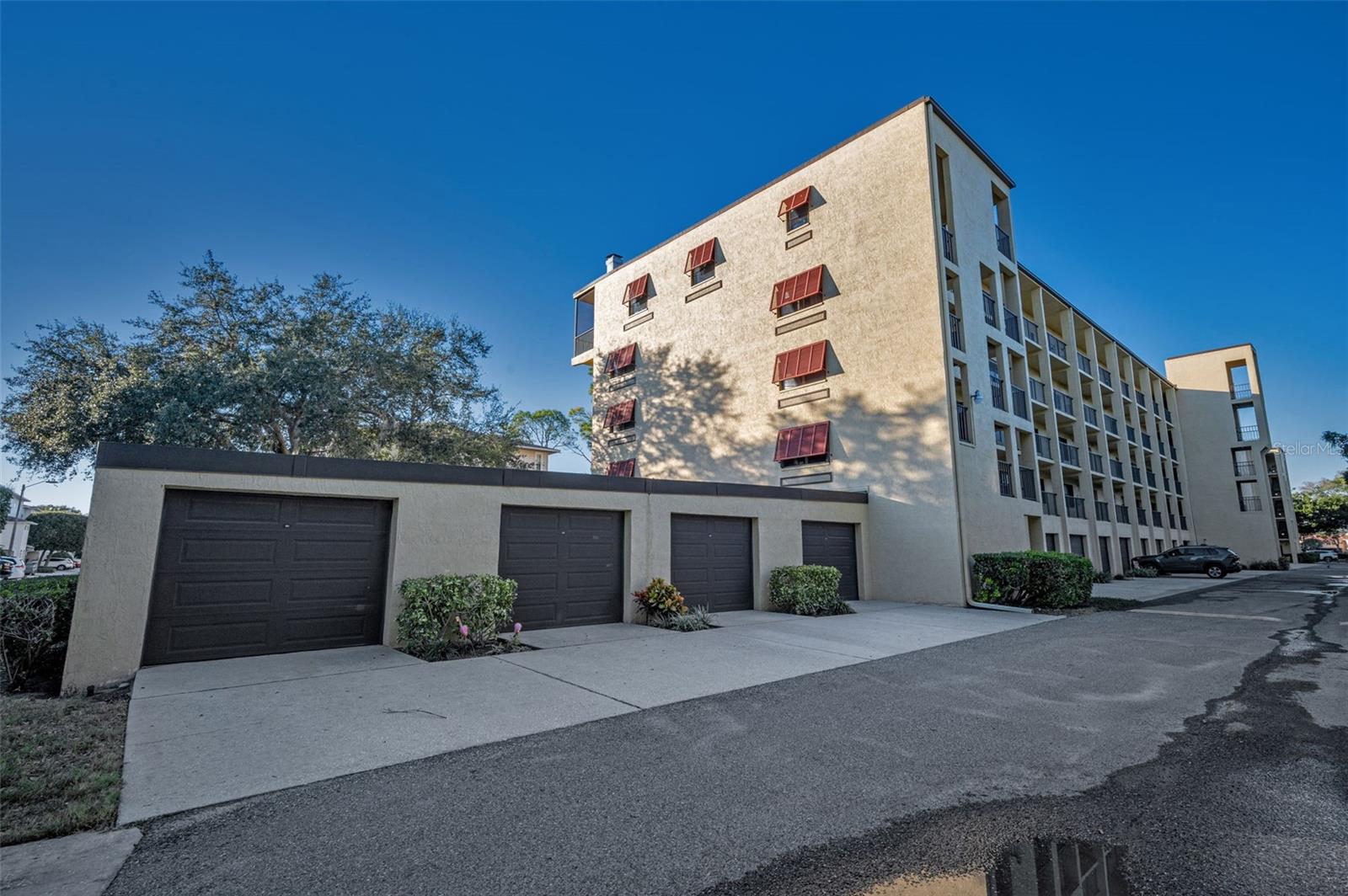 Image 33 of 65 For 5775 Park Street N 211