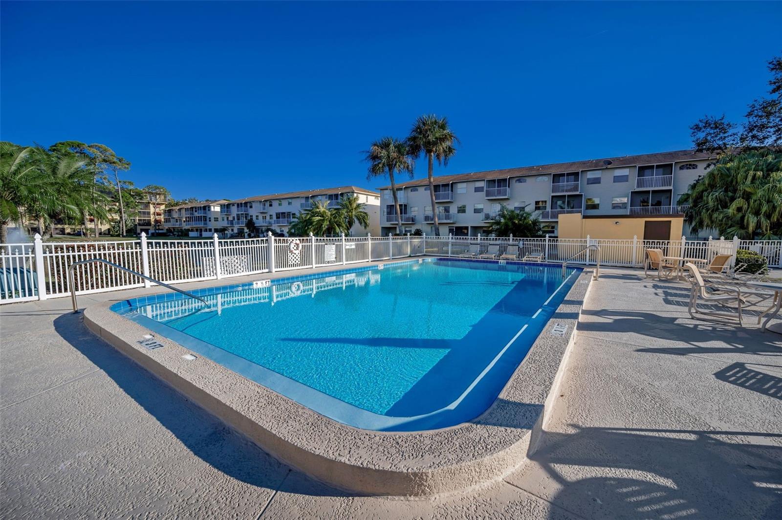 Image 36 of 65 For 5775 Park Street N 211