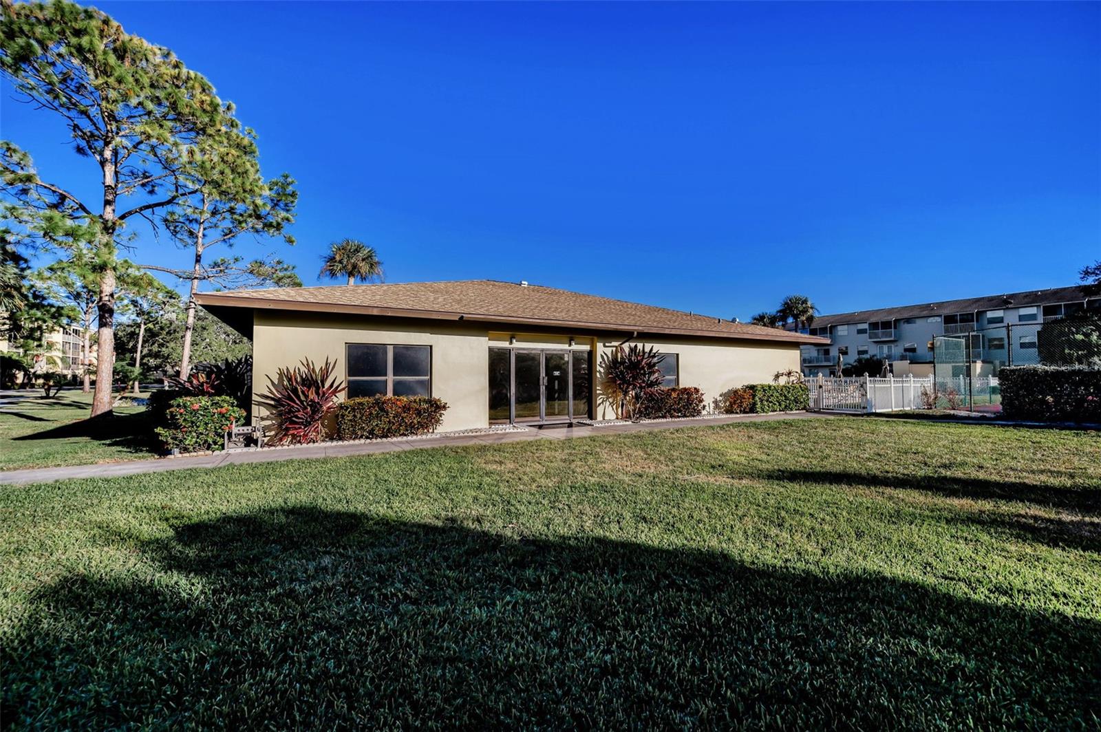 Image 41 of 65 For 5775 Park Street N 211