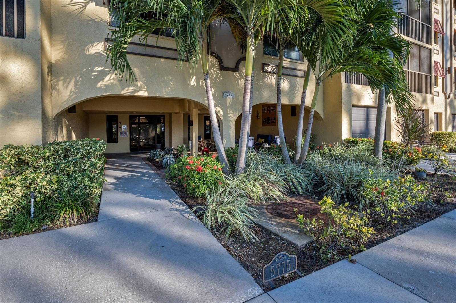 Image 6 of 65 For 5775 Park Street N 211