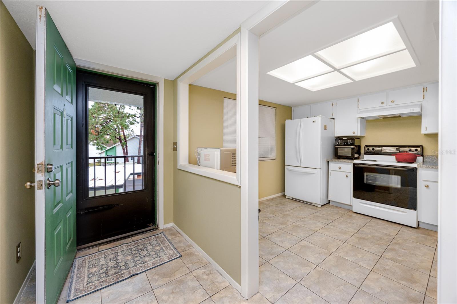 Listing photo id 11 for 2561 Royal Pines Circle 14h