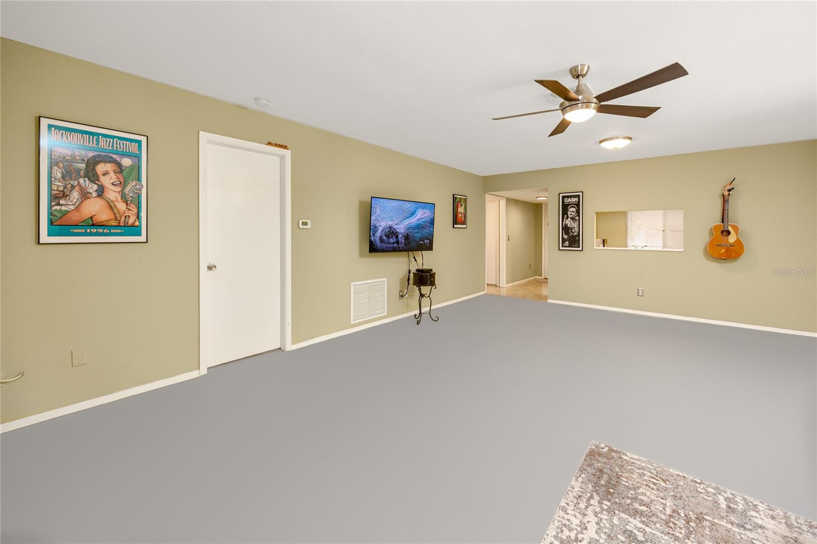 Listing photo id 18 for 2561 Royal Pines Circle 14h