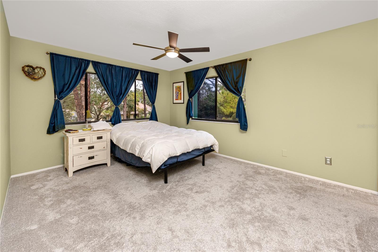 Listing photo id 21 for 2561 Royal Pines Circle 14h