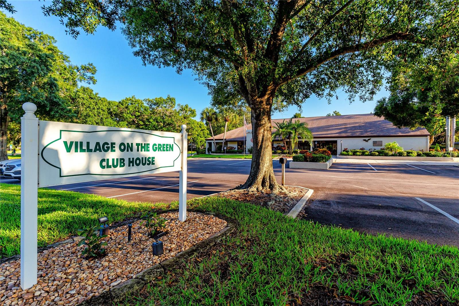 Listing photo id 30 for 2561 Royal Pines Circle 14h