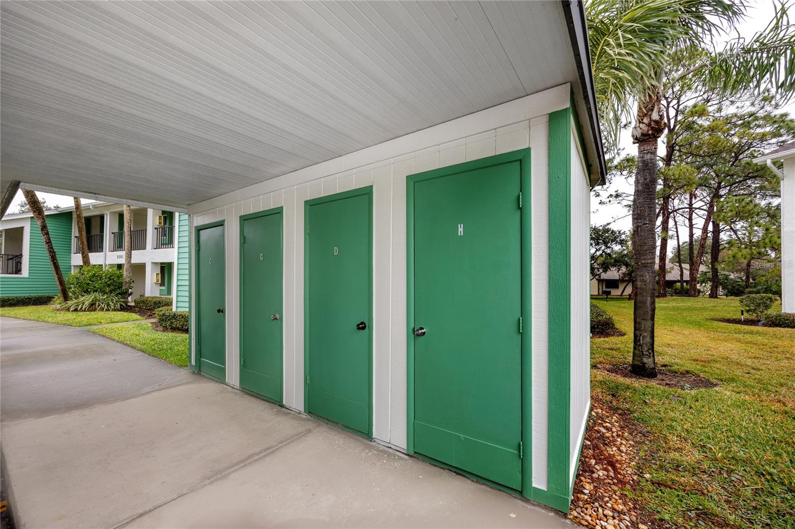 Listing photo id 5 for 2561 Royal Pines Circle 14h