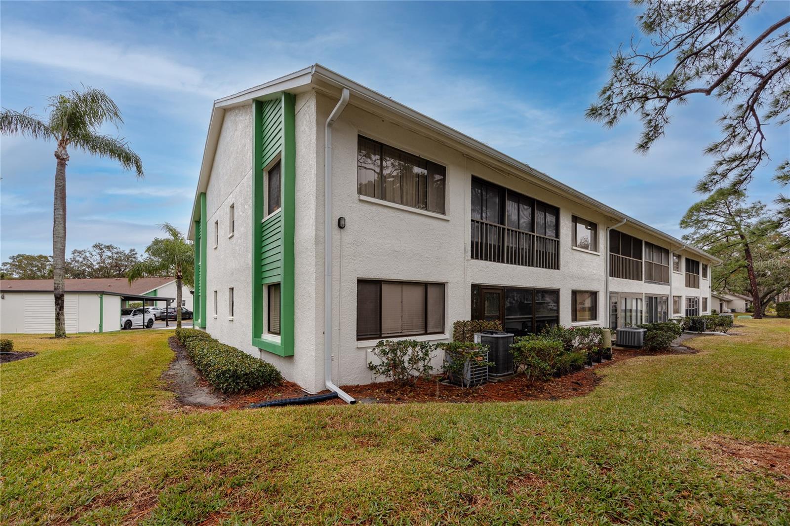 Listing photo id 6 for 2561 Royal Pines Circle 14h