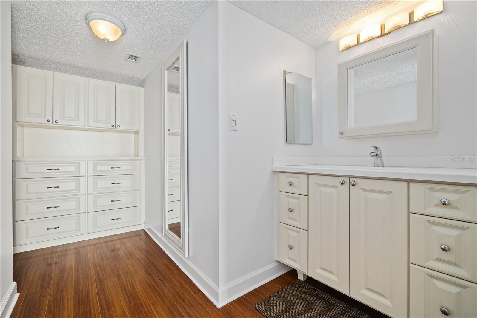 Image 18 of 31 For 2611 Bayshore Boulevard 1201