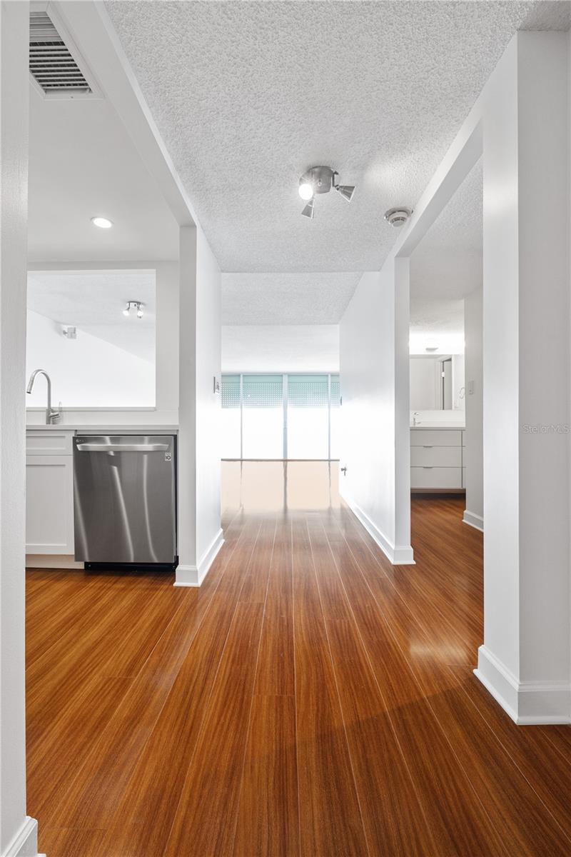 Image 2 of 31 For 2611 Bayshore Boulevard 1201