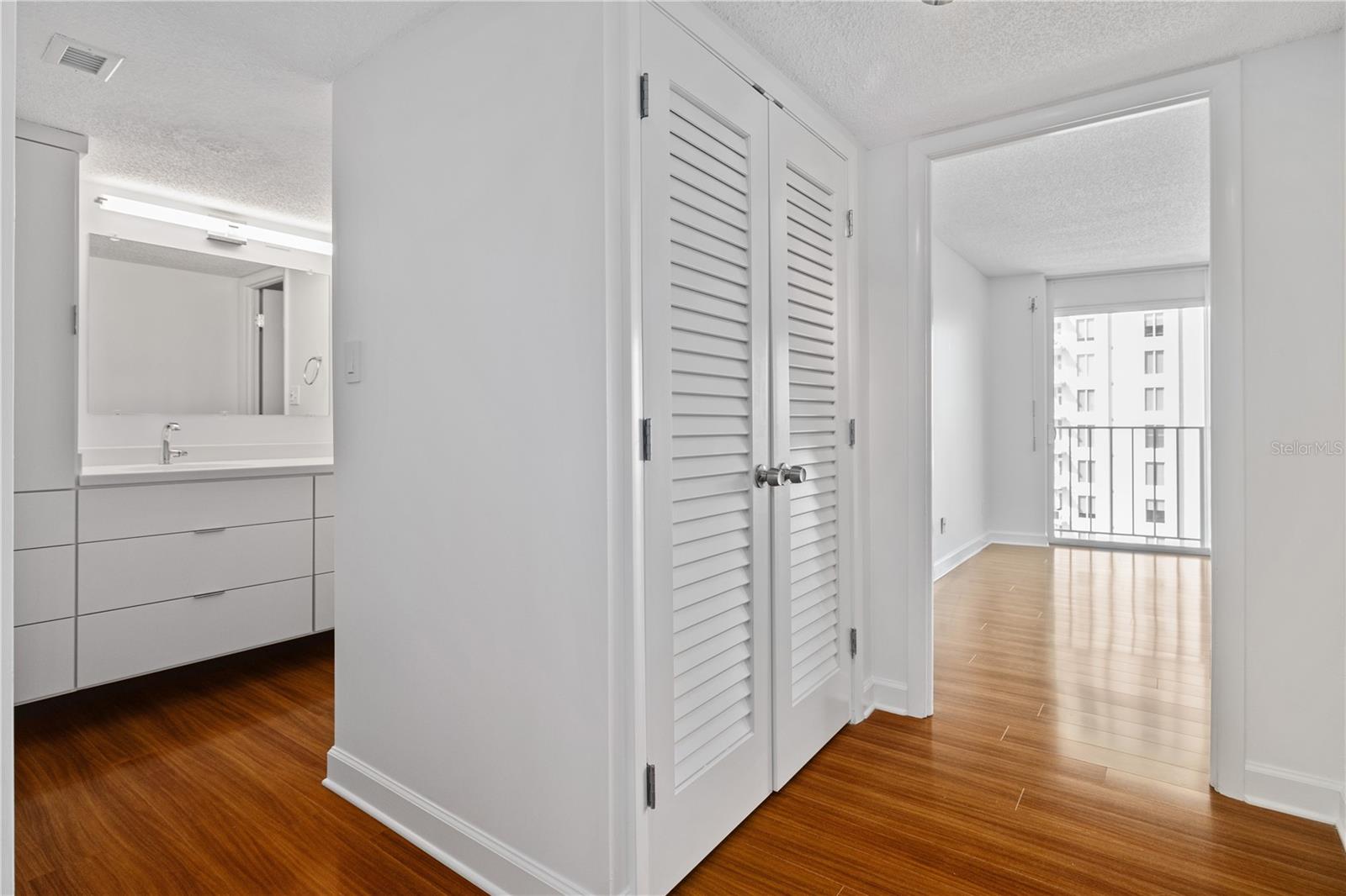 Image 21 of 31 For 2611 Bayshore Boulevard 1201