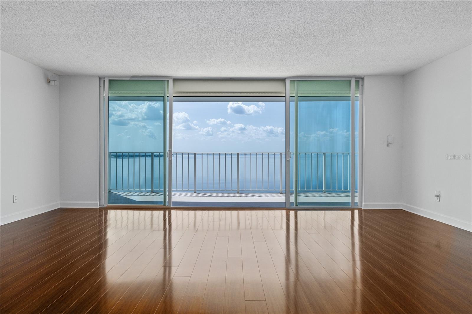 Image 3 of 31 For 2611 Bayshore Boulevard 1201