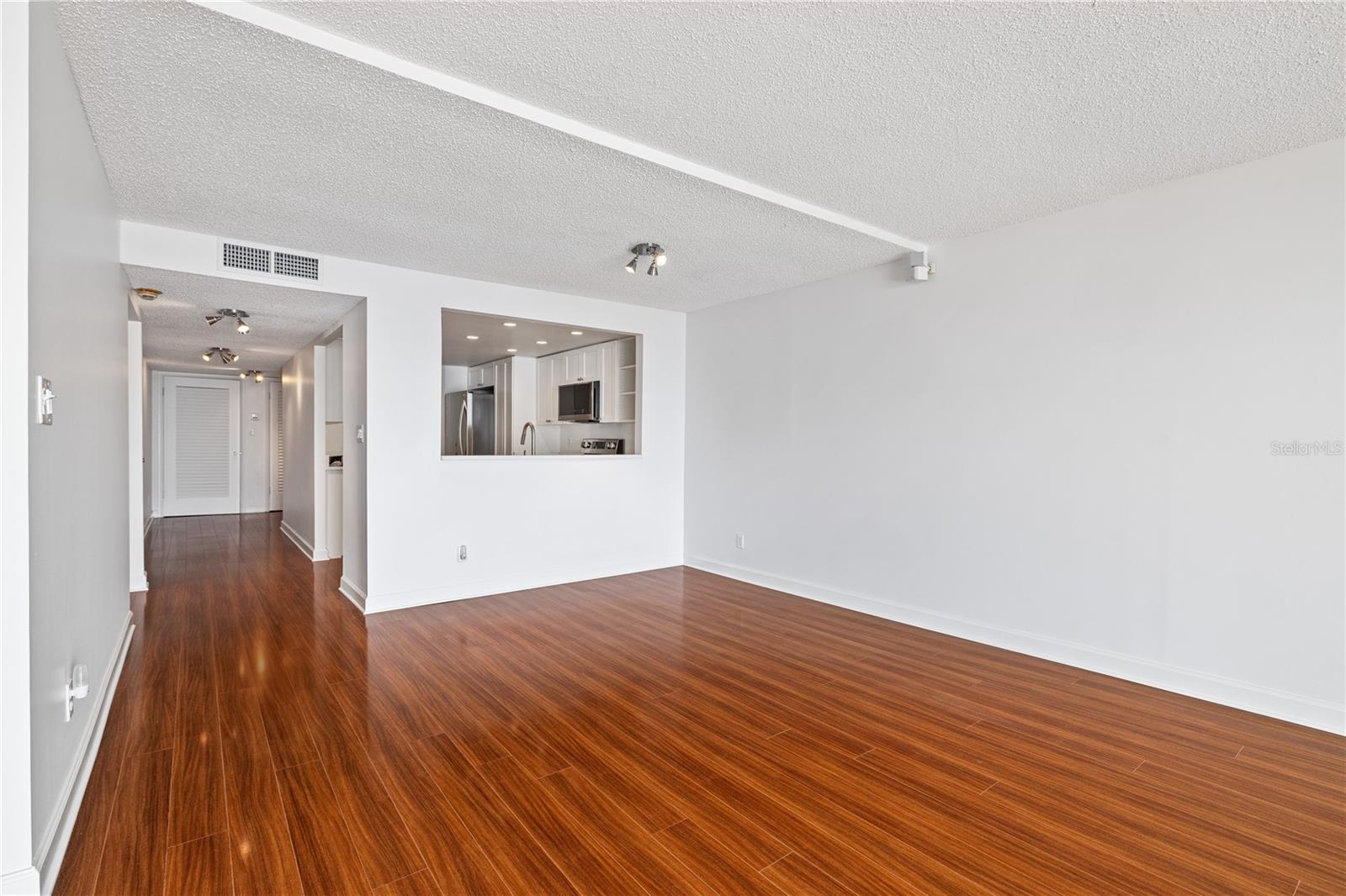 Image 6 of 31 For 2611 Bayshore Boulevard 1201