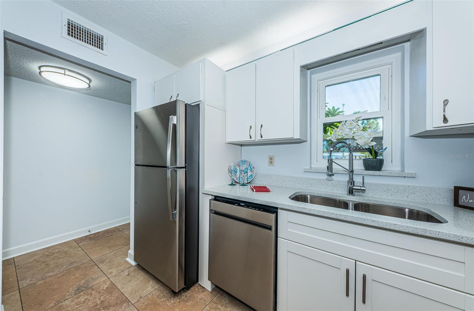 Image 15 of 90 For 7420 Bay Island Drive S 171