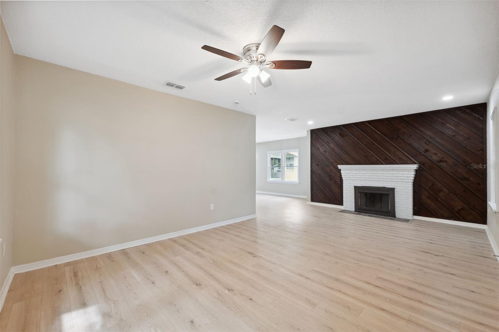 Image 2 of 16 For 450 Avenue B Ne