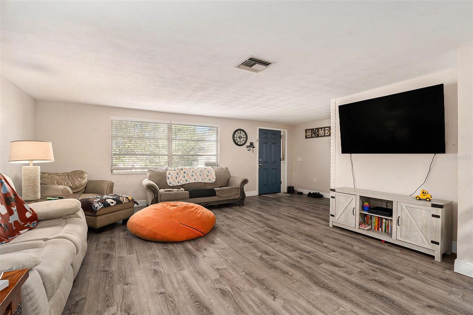 Image 5 of 28 For 6406 Pawling Avenue