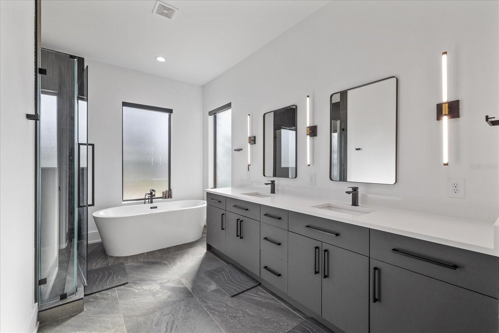 Image 34 of 73 For 4717 Estrella Street