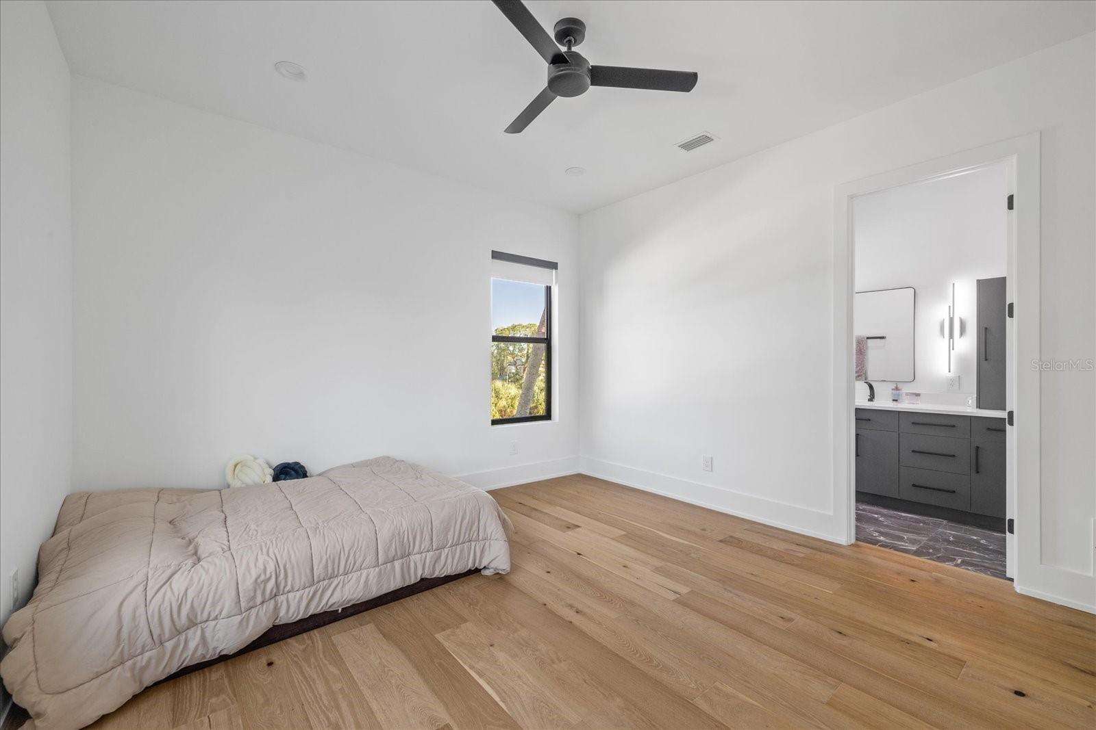 Image 52 of 73 For 4717 Estrella Street