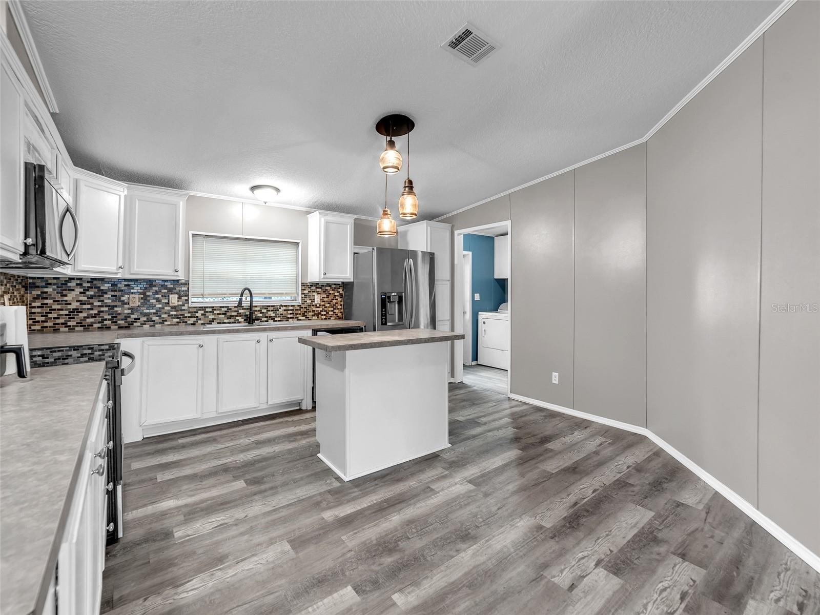 Image 13 of 44 For 12201 Glenhill Drive