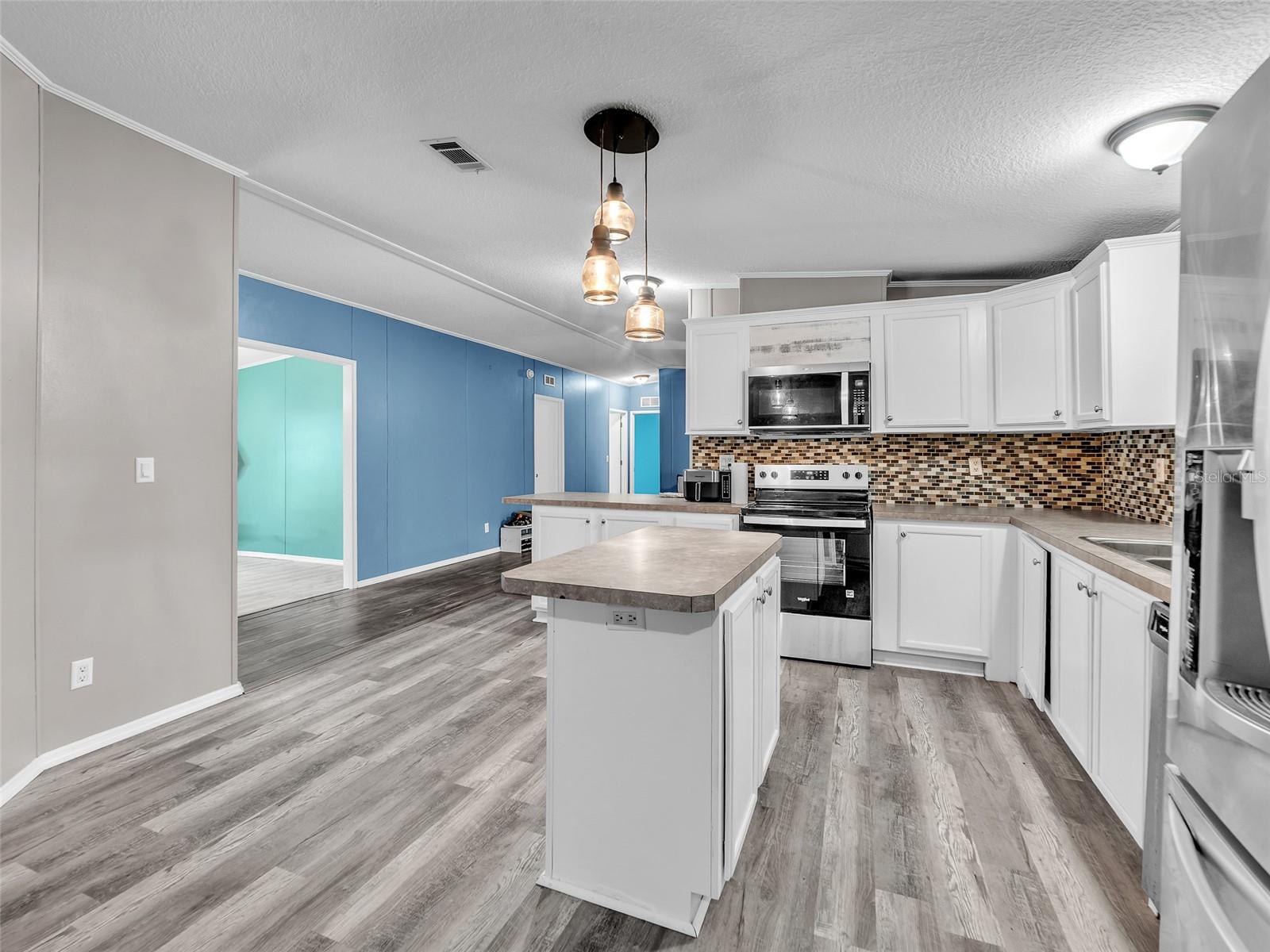 Image 15 of 44 For 12201 Glenhill Drive